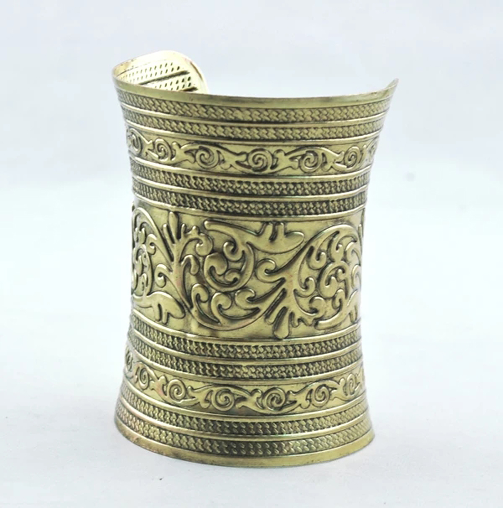 خمر سبيكة واسعة الكفة سوار للن - مراجعة Women Accessories India وسعره